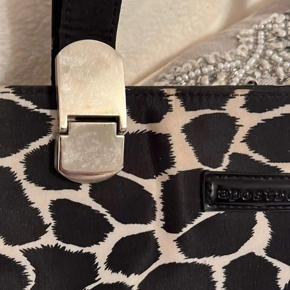 𝅺APOSTROPHE Black and Cream Animal Print Shoulder Bag